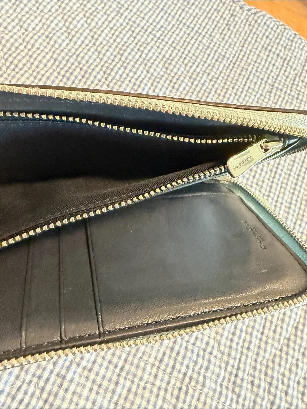 Coach Medium ID Zip Around Wallet - Beach Umbrellas - Picture 4 of 4